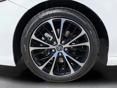 Used 2020 Toyota Camry SE image 31