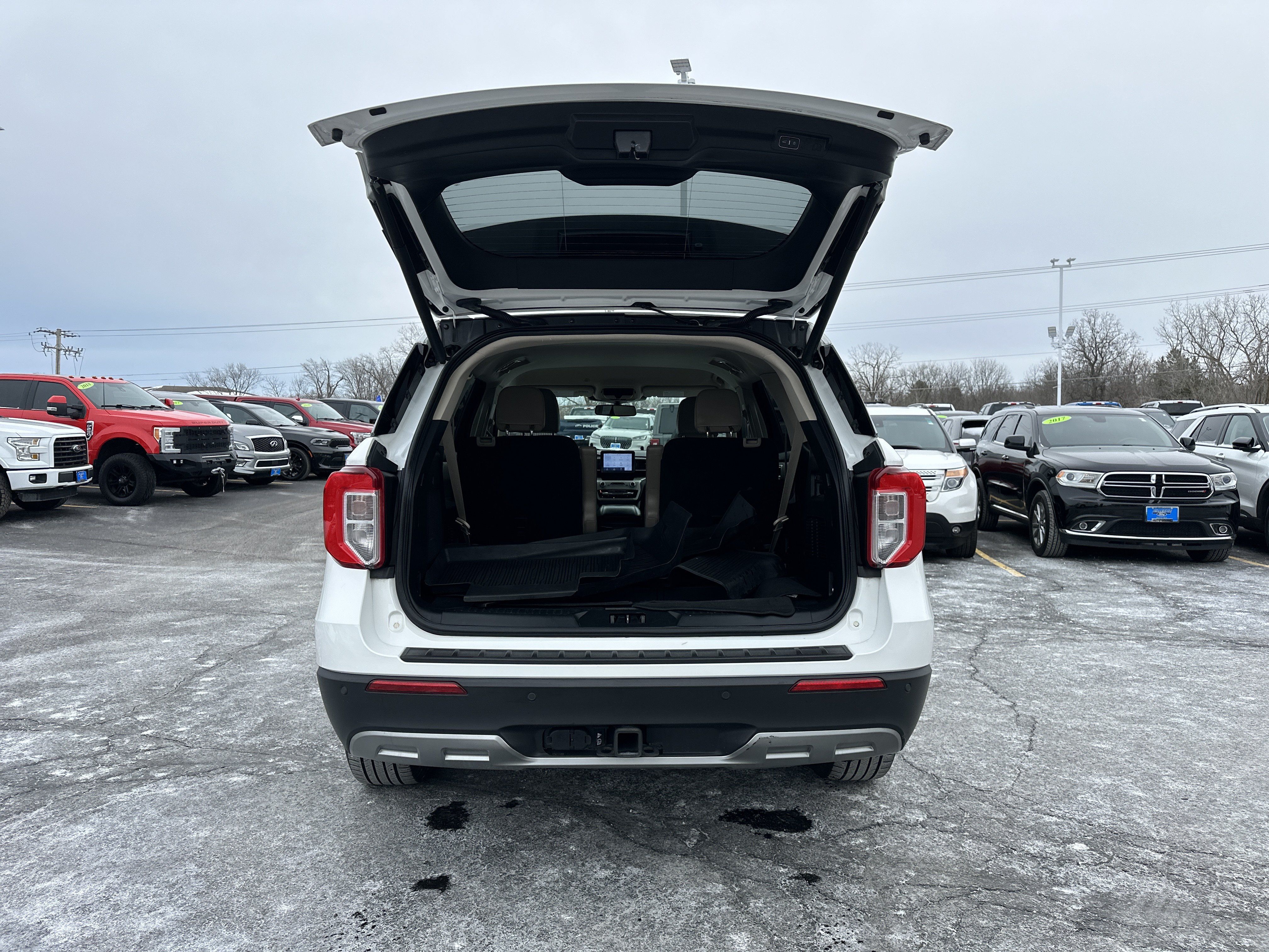 Certified 2023 Ford Explorer XLT w/ Equipment Group 202A AWD/4WD image 5