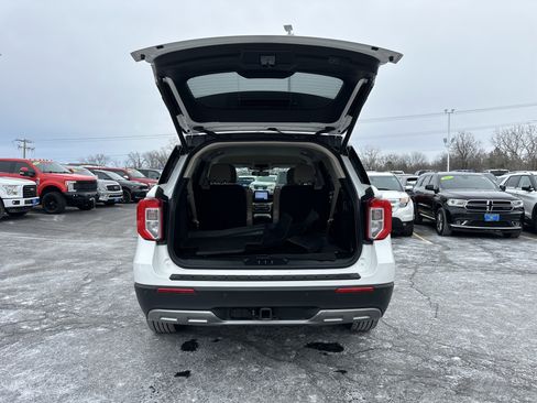 Used 2023 Ford Explorer XLT w/ Equipment Group 202A image 5
