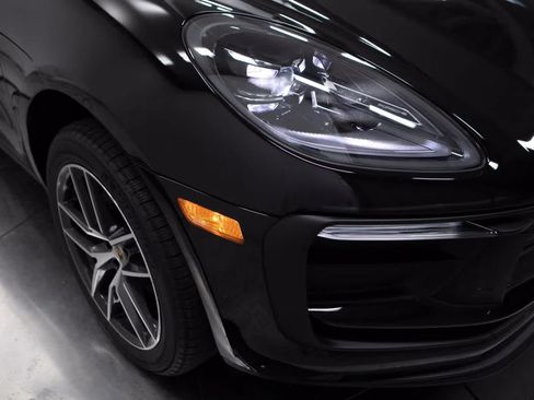 Certified 2026 Porsche Macan AWD/4WD image 12