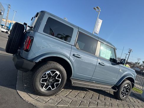 Used 2025 Ford Bronco Outer Banks image 2