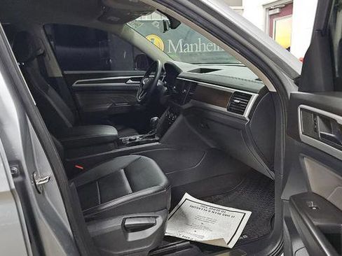 Used 2022 Volkswagen Atlas SE w/ Black Wheel Package image 13