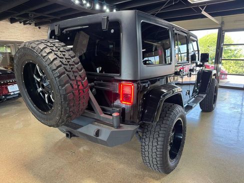 Used 2014 Jeep Wrangler Unlimited Sahara w/ Connectivity Group AWD/4WD image 7