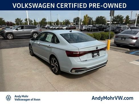 Used 2025 Volkswagen Jetta SEL FWD image 4