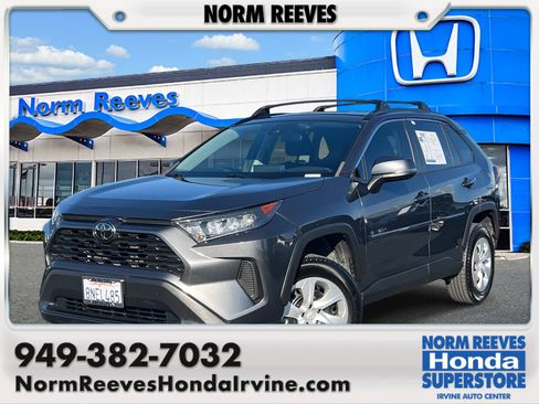 Used 2019 Toyota RAV4 LE image 1