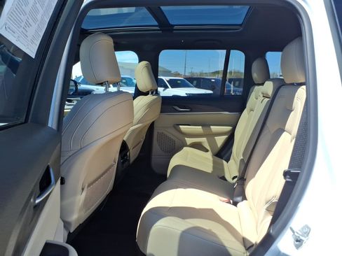 Used 2023 Jeep Grand Cherokee Limited w/ Black Appearance Package AWD/4WD image 11