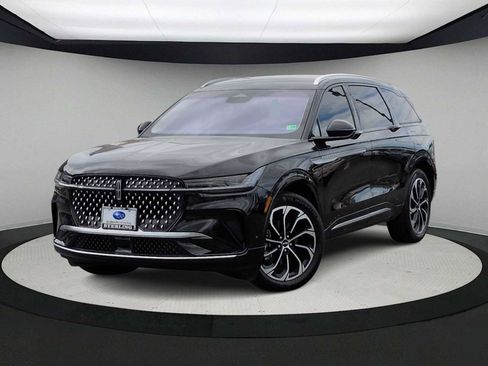 Used 2024 Lincoln Nautilus Reserve image 1