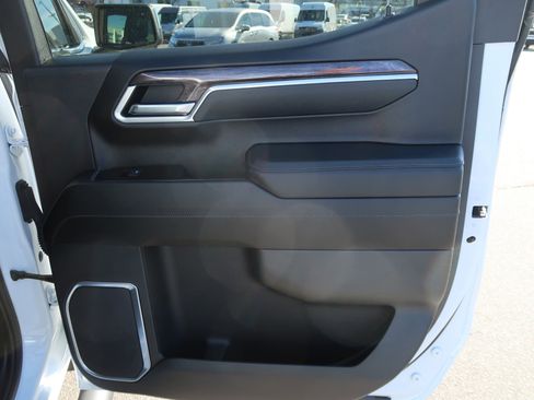 Used 2025 Chevrolet Silverado 1500 LTZ w/ Technology Package image 38