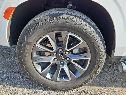 Used 2024 Chevrolet Tahoe Z71 w/ Luxury Package AWD/4WD image 12
