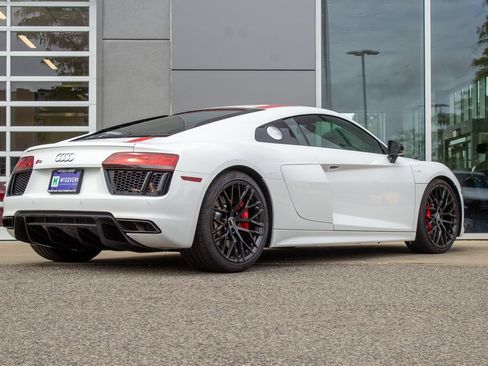 Used 2018 Audi R8 V10 w/ Premium Package RWD image 10