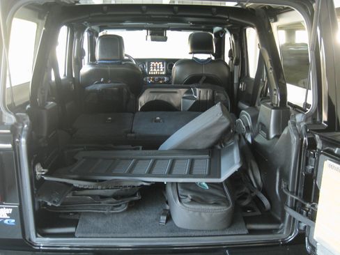 Used 2021 Jeep Wrangler Unlimited Sahara image 22