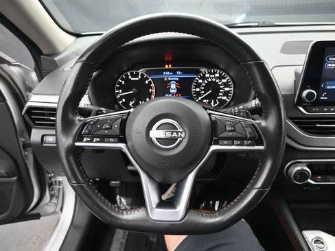 Used 2024 Nissan Altima 2.5 SR FWD image 17