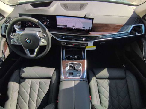 Used 2026 BMW X7 xDrive40i AWD/4WD image 16