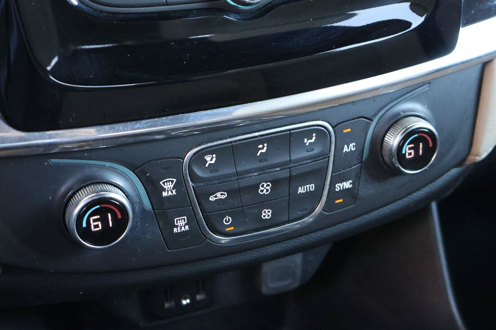 Used 2023 Chevrolet Traverse LS FWD image 24