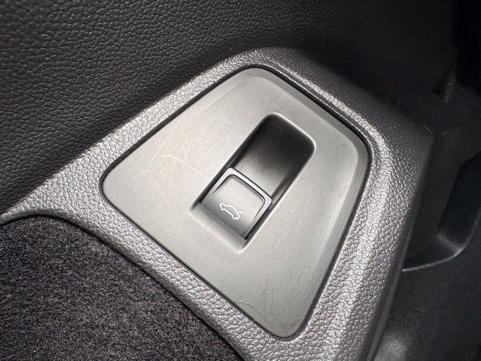 Used 2024 Volkswagen Tiguan SE AWD/4WD image 18