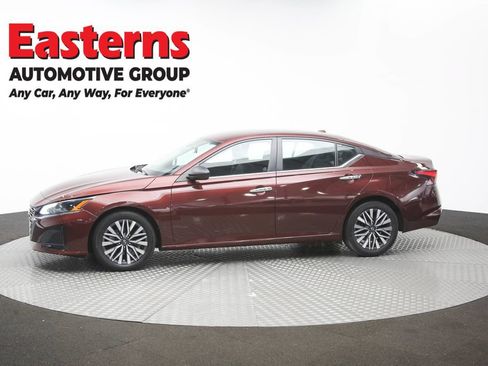 Used 2024 Nissan Altima 2.5 SV FWD image 57