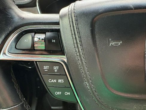 Used 2017 Lincoln Continental Select w/ Climate Package image 29