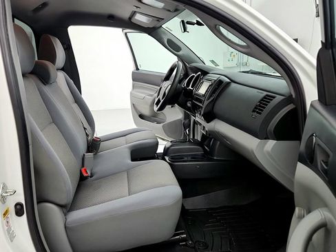 Used 2014 Toyota Tacoma 2WD Regular Cab image 16