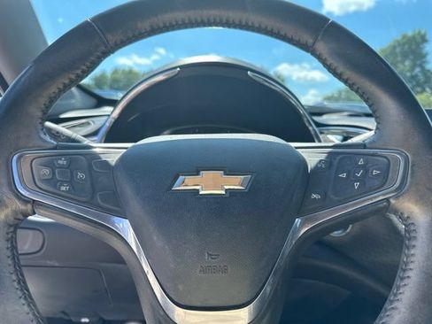 Used 2017 Chevrolet Malibu LT FWD image 8