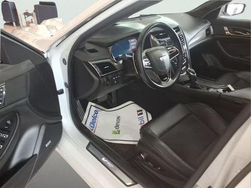 Used 2019 Cadillac CTS V w/ Luxury Package RWD image 8