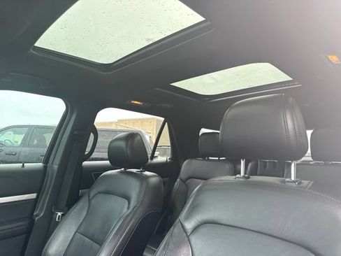 Used 2017 Ford Explorer XLT w/ Equipment Group 202A AWD/4WD image 13