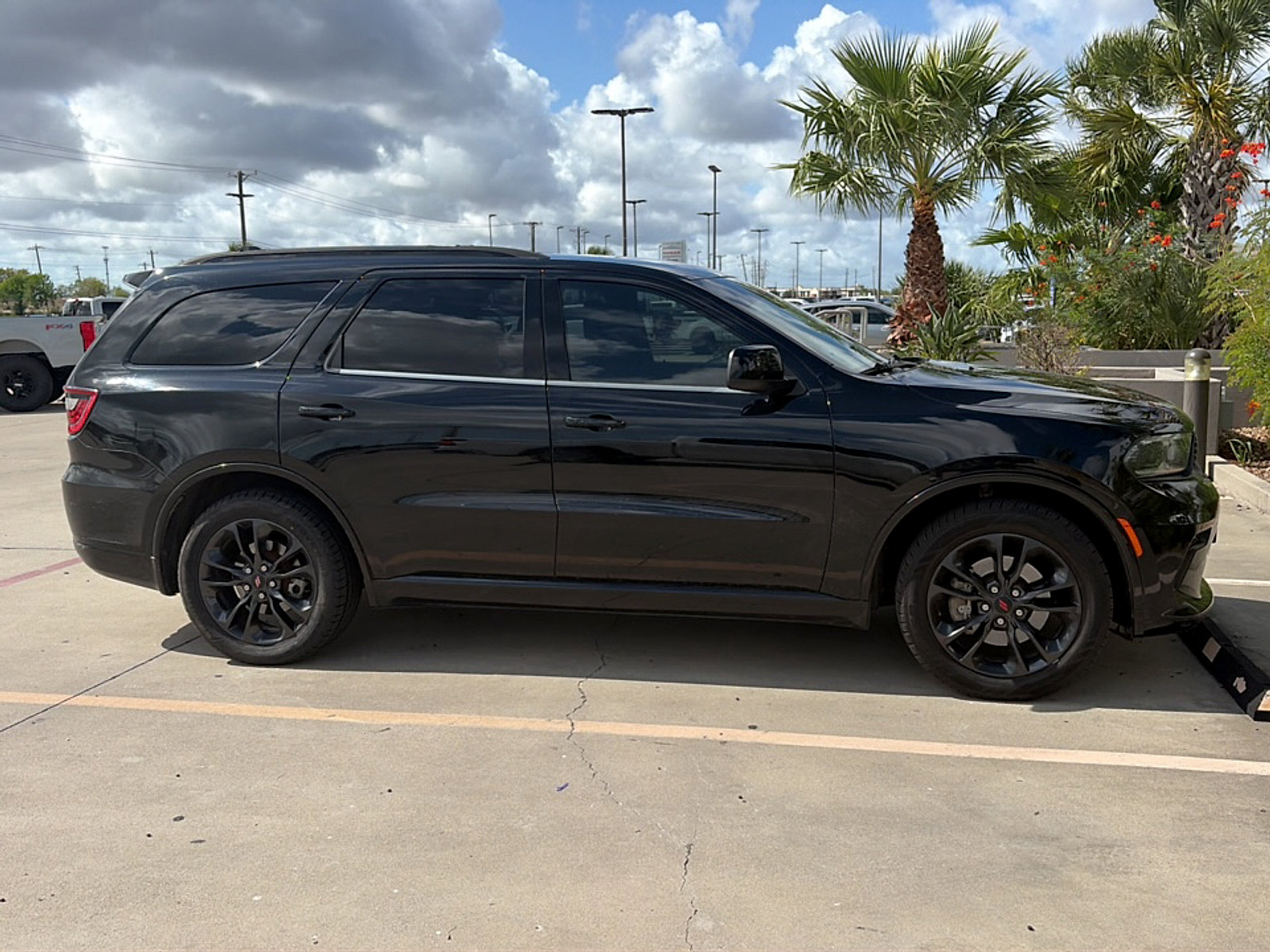 Used 2023 Dodge Durango GT RWD image 2