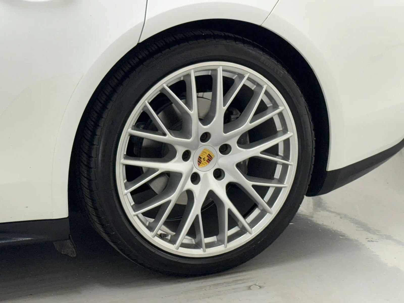 Used 2018 Porsche Panamera RWD image 42
