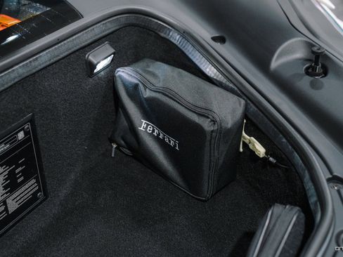 Used 2022 Ferrari SF90 Spider image 39