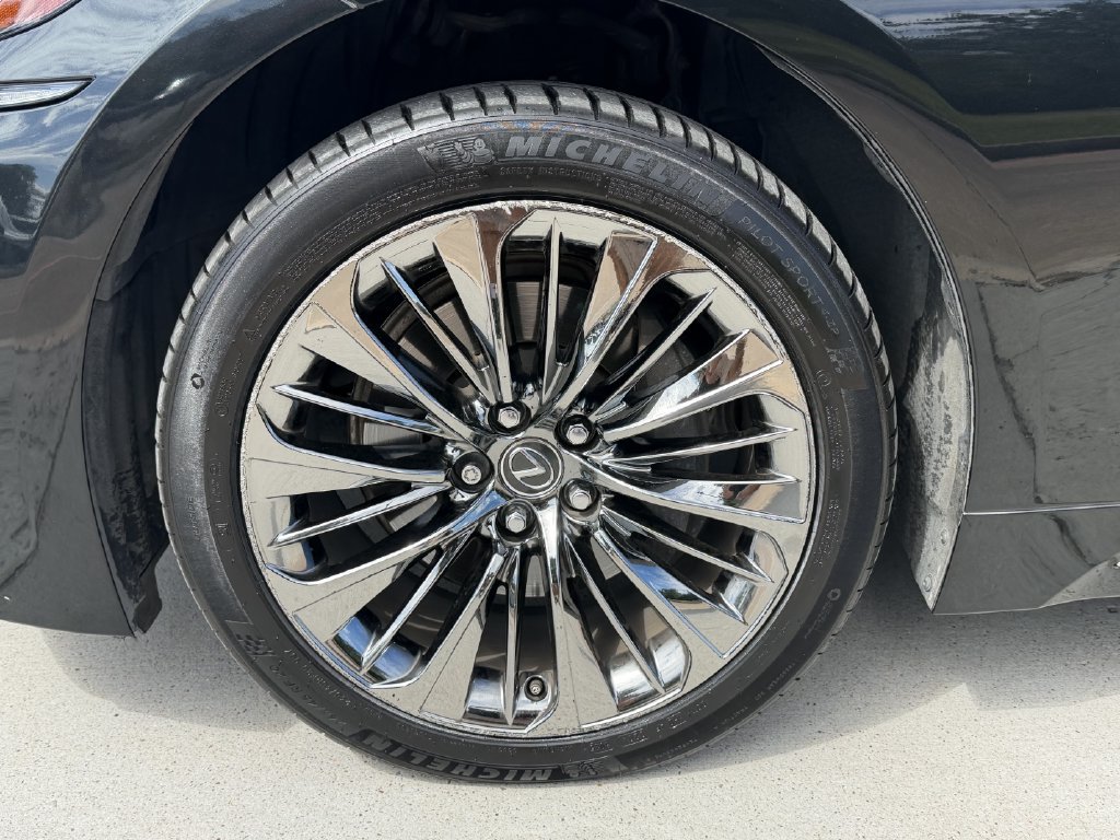 Used 2020 Lexus LS 500 AWD w/ Luxury Package image 9