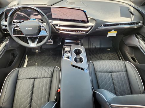 New 2026 Cadillac Lyriq V w/ Exterior Carbon Fiber Package AWD/4WD image 14