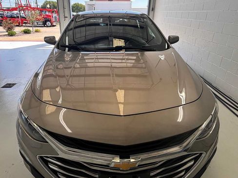 Used 2023 Chevrolet Malibu LT FWD image 2