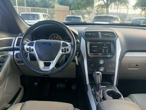 Used 2015 Ford Explorer XLT w/ Equipment Group 202A FWD image 12