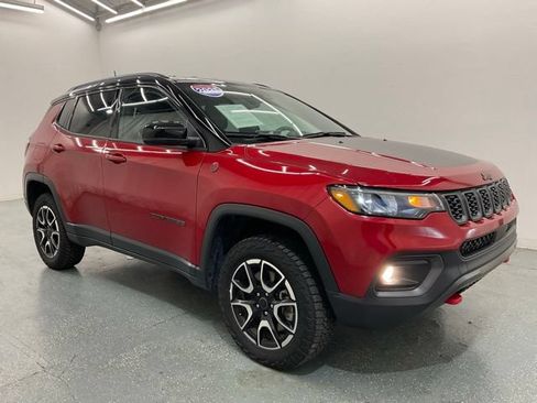 Used 2025 Jeep Compass Trailhawk AWD/4WD image 8