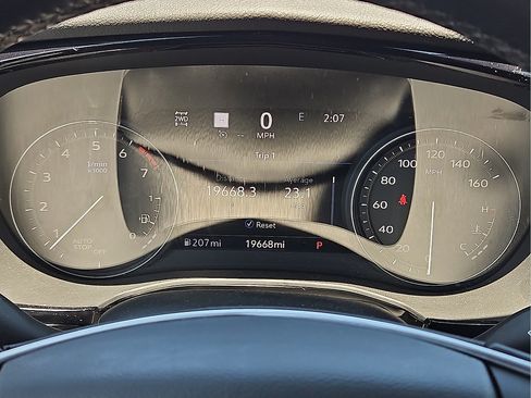 Used 2025 Cadillac XT5 Premium Luxury w/ Technology Package AWD/4WD image 18