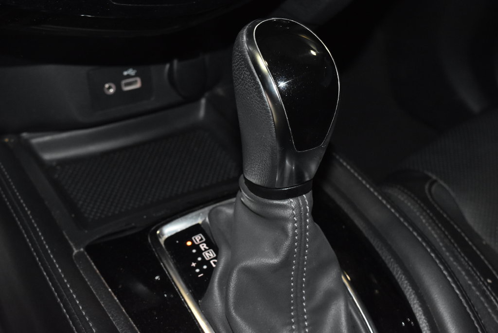 Used 2018 Nissan Rogue SL FWD image 17