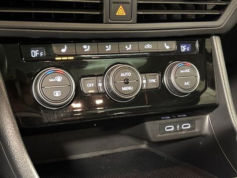 Used 2021 Volkswagen Jetta SE image 36