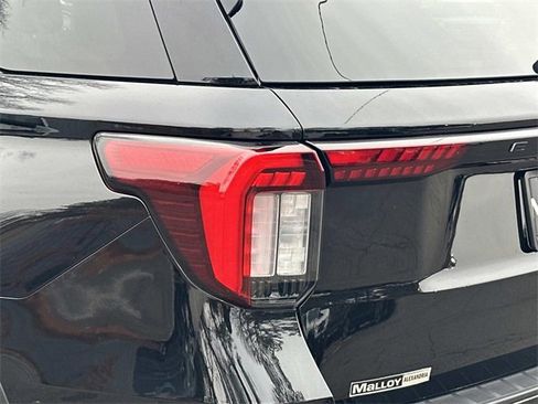 Used 2025 Ford Explorer ST-Line w/ ST-Line Street Pack image 6