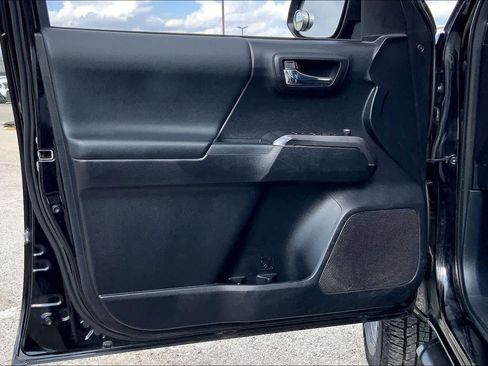 Used 2017 Toyota Tacoma TRD Sport w/ Tow Package image 21