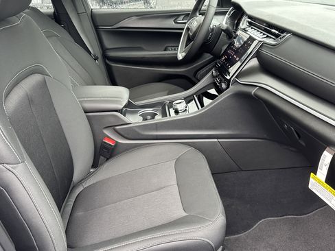 New 2025 Jeep Grand Cherokee L Laredo w/ Luxury Tech Group I image 14