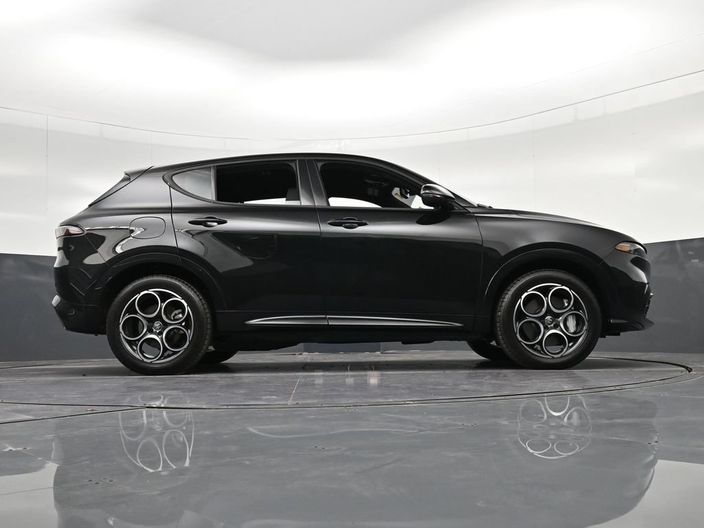 Used 2025 Alfa Romeo Tonale AWD/4WD image 35