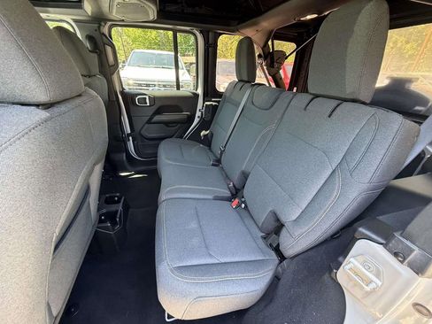 Used 2024 Jeep Wrangler Unlimited Sahara AWD/4WD image 13