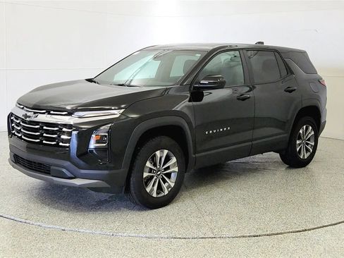 Used 2026 Chevrolet Equinox LT w/ Convenience Package II FWD image 3