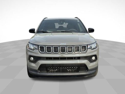 Used 2023 Jeep Compass Latitude image 2