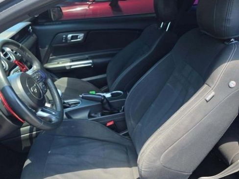 Used 2018 Ford Mustang Coupe RWD image 5