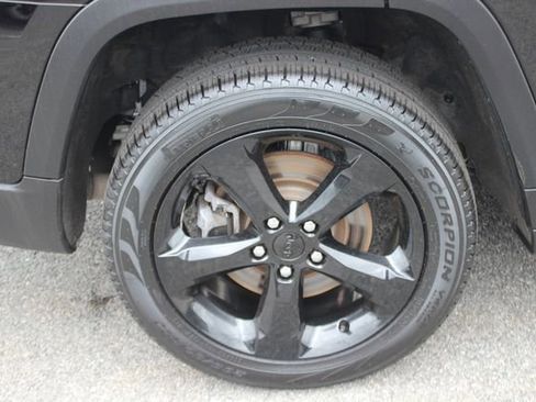 Used 2024 Jeep Grand Cherokee L Limited w/ Black Appearance Package AWD/4WD image 40