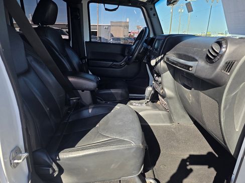 Used 2015 Jeep Wrangler Unlimited Sahara image 17