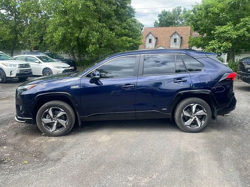 Used 2023 Toyota RAV4 SE w/ Weather & Moonroof Package AWD/4WD image 5