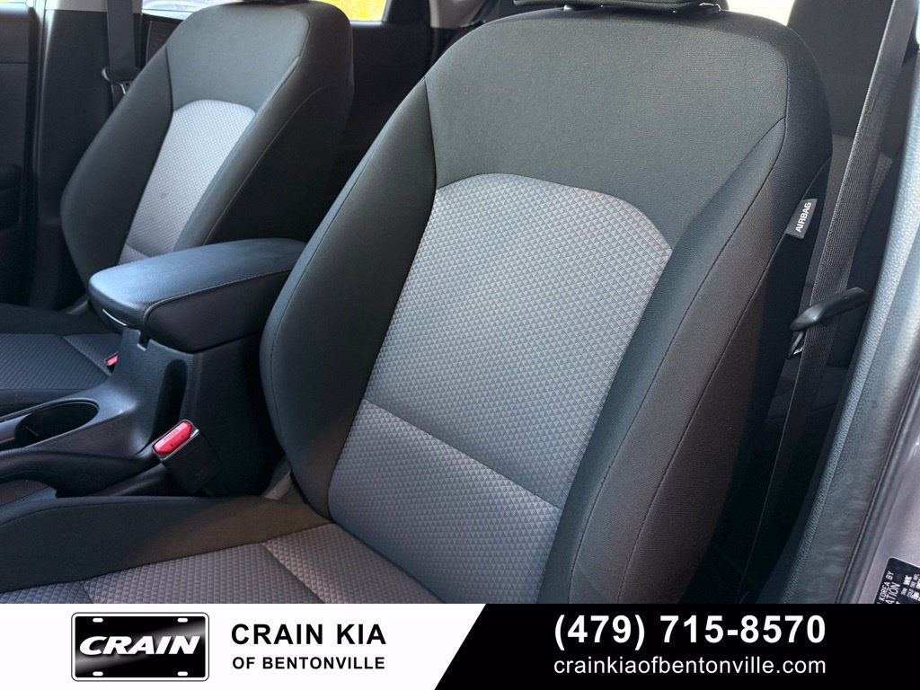 Used 2025 Kia Soul LX w/ LX Technology Package FWD image 23