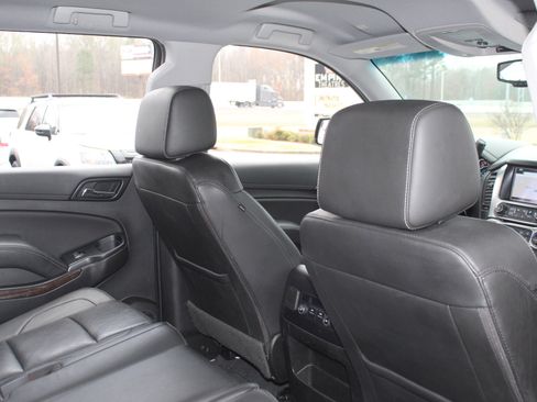 Used 2019 Chevrolet Suburban LT image 34
