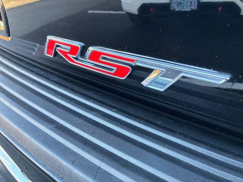 Used 2022 Chevrolet Suburban RST image 35